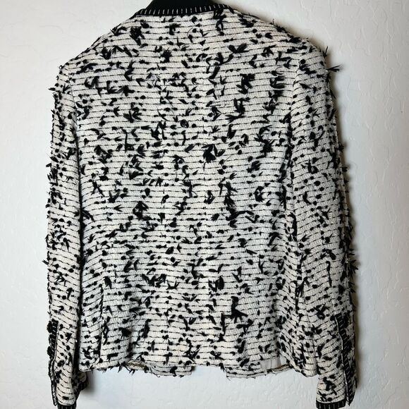 Chanel black and white Tweed 95 Cruise Karl Lagerfeld jacket Gold CC Buttons 40 - Picture 4 of 15